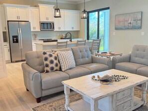 Smart TV - Modern Retreat 3BR/2BA w/Pool in Rotonda West (Rotonda West)