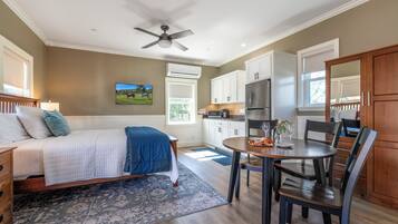 1 室のベッドルーム、デスク、アイロン / アイロン台、WiFi (無料)