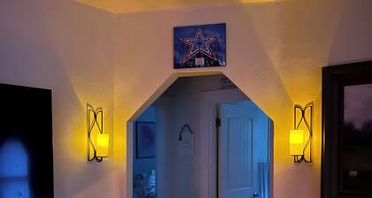 SLEEPS 4+ HOT TUB.ROANOKE RIVER BIKE TRAILS PET FRIENDLY