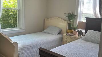 2 bedrooms, desk, iron/ironing board, travel crib