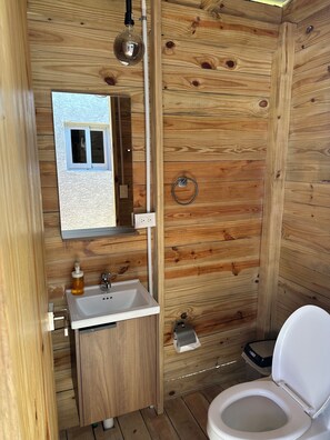 Toallas, jabón, champú y papel higiénico