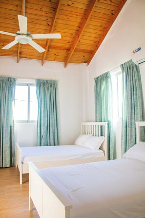 3 chambres, fer et planche à repasser, Wi-Fi, literie fournie
