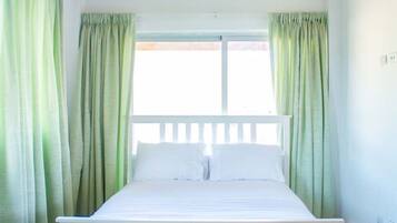 3 bedrooms, desk, iron/ironing board, WiFi