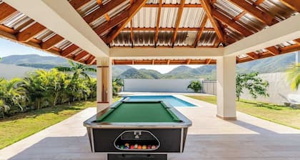 Luxury Villa w/ Pool & Views - Ocoa Bay