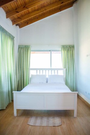 3 bedrooms, desk, iron/ironing board, WiFi