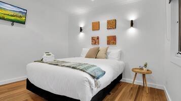 Deluxe Apartment, River View | 1 bedroom, blackout curtains, iron/ironing board, free WiFi