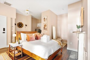 2 bedrooms, iron/ironing board, internet - The Saloon on King Street (Charleston)