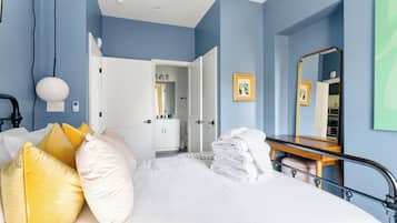 2 bedrooms, iron/ironing board, internet