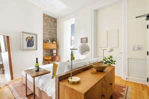 2 bedrooms, iron/ironing board, Internet