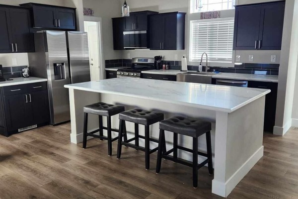 Refrigerador, microondas, horno, placa de cocina