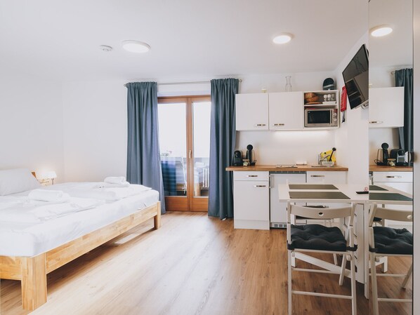 1 bedroom, travel cot, free WiFi, bed sheets