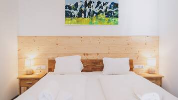 Bügeleisen/Bügelbrett, Reisekinderbett, kostenloses WLAN, Bettwäsche