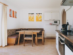 Réfrigérateur, micro-ondes, four, lave-vaisselle