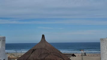 Kolmen hengen huone, osittainen merinäköala | Ilmainen Wi-Fi, vuodevaatteet