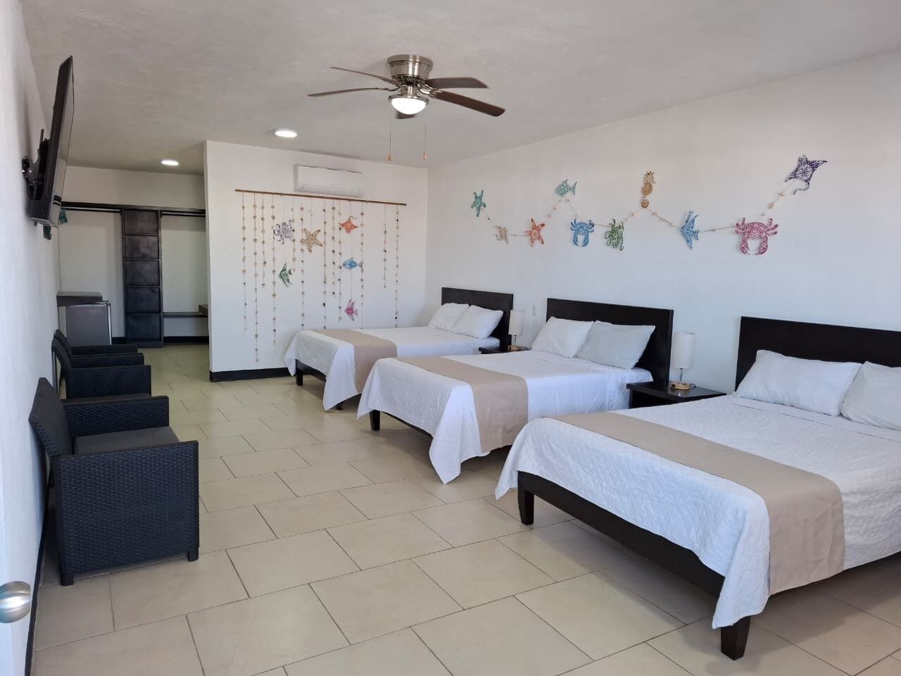 Háromágyas szoba, részleges kilátással a tengerre | Ingyenes wifi és ágynemű