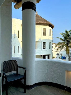 Family Villa | Living area | 32-inch flat-screen TV with digital channels - Hotel Villa Capricho (Ciudad Madero)