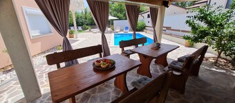 4-bedroom house in charming Buje with pool, AC, WiFi. Enjoy your stay!