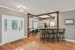 Dining - La La Lakehouse | Sleeps 6 on Lake Murray! (Saluda County)