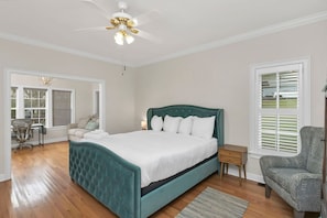 3 chambres, bureau, fer et planche à repasser, lit parapluie