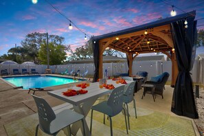Outdoor pool, a heated pool - The Sunset Escape - Heated Pool! Game Room! Sleeps 10! 8 minutes to the Beach! (Largo)