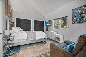 3 habitaciones, tabla de planchar con plancha, wifi y ropa de cama 