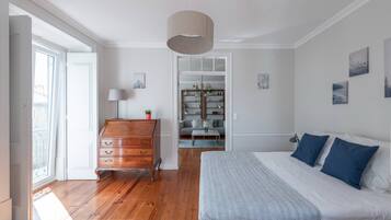 3 habitaciones, tabla de planchar con plancha y acceso a internet