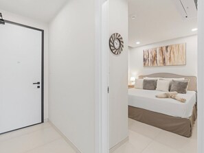 1 bedroom, WiFi - B205 - Incredible 1 bedroom with terrace (Cole Bay)