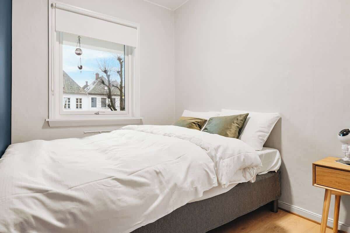 3 bedrooms, travel cot, WiFi, bed sheets