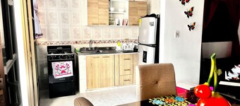 Apartamento cerca al mar, 2 habitaciones con aire acondicionado