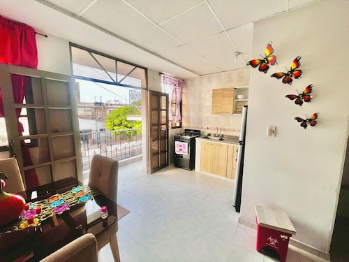 Apartamento cerca al mar, 2 habitaciones con aire acondicionado