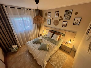 2 chambres, fer et planche à repasser, Wi-Fi gratuit, draps fournis