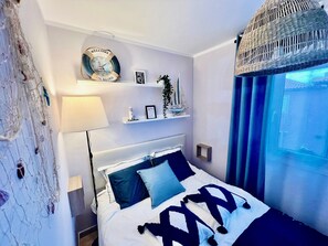 2 makuuhuonetta, silitysrauta/-lauta, ilmainen Wi-Fi, vuodevaatteet