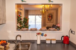 Réfrigérateur, micro-ondes, four, lave-vaisselle