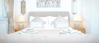 5 min walk to Seaton Sluice beach (Special price for single room)