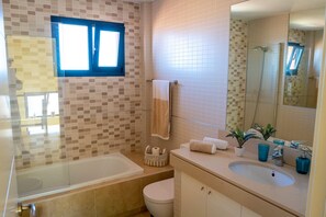 Hair dryer, towels - Lucky Thirteen – Apartment with ocean view (Caleta de Fuste)