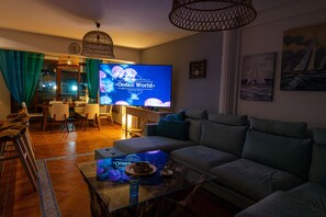 Una televisión, un reproductor de DVD