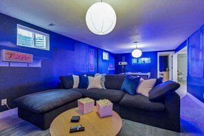 Smart TV y chimenea 