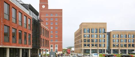 Vista frontal de la propiedad