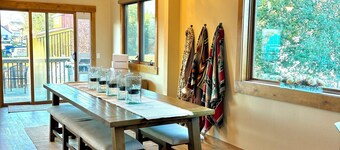 Spacious 7 Bed Retreat, Hot Tub + Ski Hill Views