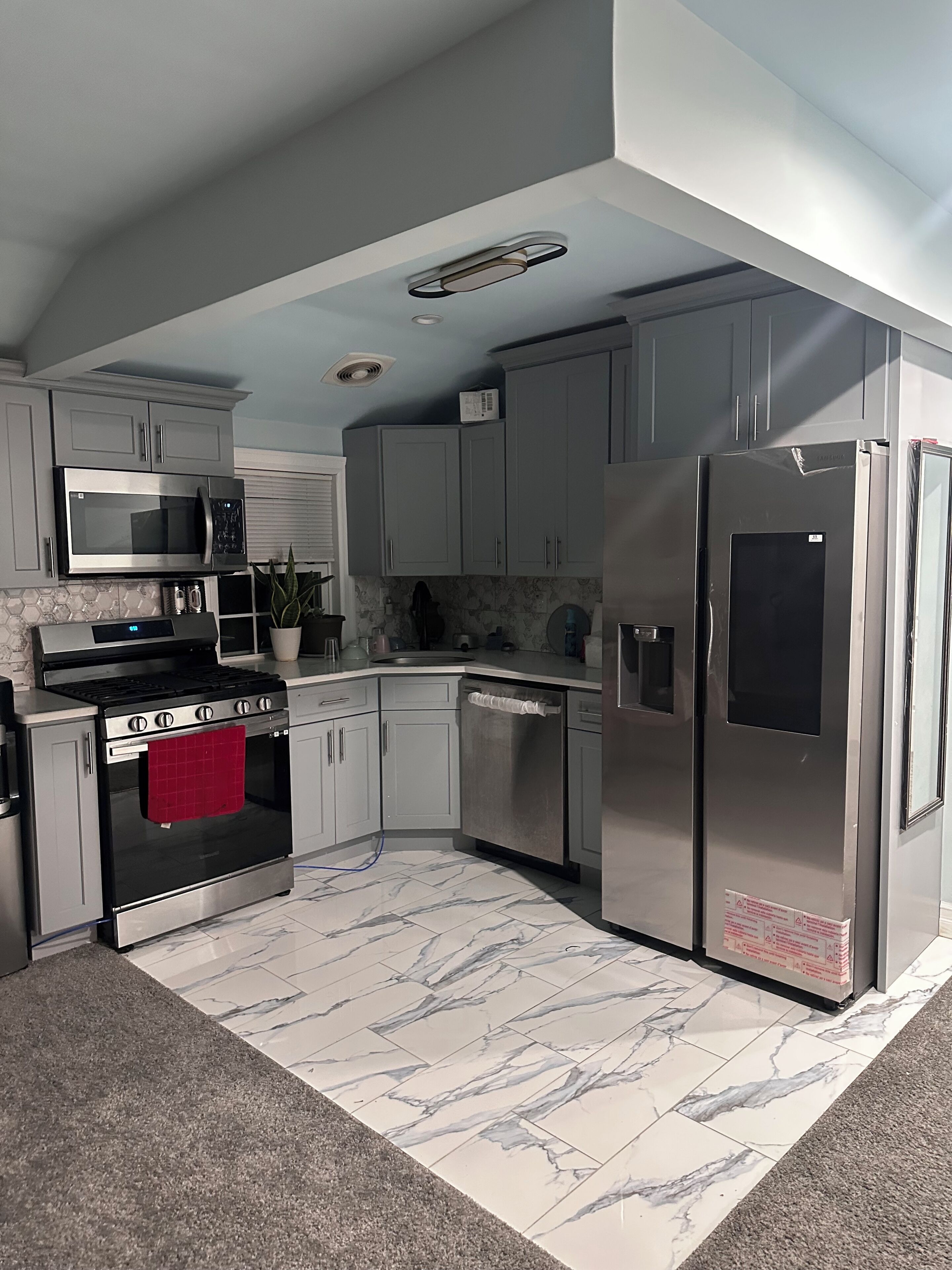 Fridge, microwave, coffee/tea maker, toaster