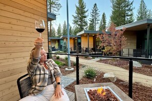 Terrace/patio - Adventure Cabin 61 (pet friendly) - Luxurious Adventure Cabin (Truckee)