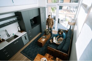 Smart TV - Adventure Cabin 61 (pet friendly) - Luxurious Adventure Cabin (Truckee)