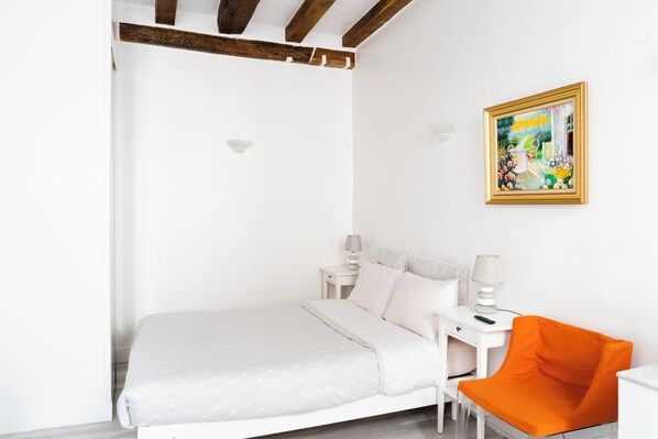 1 غرفة نوم ومكواة/لوح كي وواي فاي وملاءات أسرّة