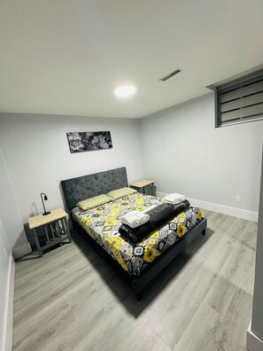 2 عدّة غرف نوم ومكتب ومكواة/لوح كي وواي فاي مجانًا