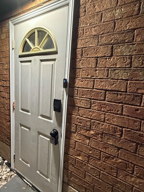 Interior - Two bedroom cozy bsmt home in prime location including parking & laundry room! (Mississauga)