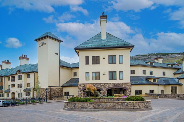Exterior - The Charter @ Beaver Creek Luxury Retreat 2B/2bath - Pool, hot tub & Ski Access (Beaver Creek)