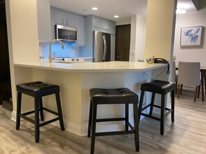 Fridge, microwave, oven, stovetop - The Charter @ Beaver Creek Luxury Retreat 2B/2bath - Pool, hot tub & Ski Access (Beaver Creek)