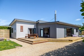 Exterior - Private Escape – Seasonal Communal Pool, Tennis & Relaxed Living in Pinot Grove (Martinborough)