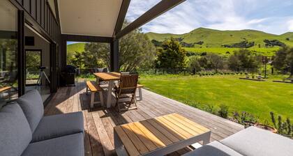 Farmhouse Retreat, Longbush