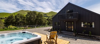 Farmhouse Retreat, Longbush